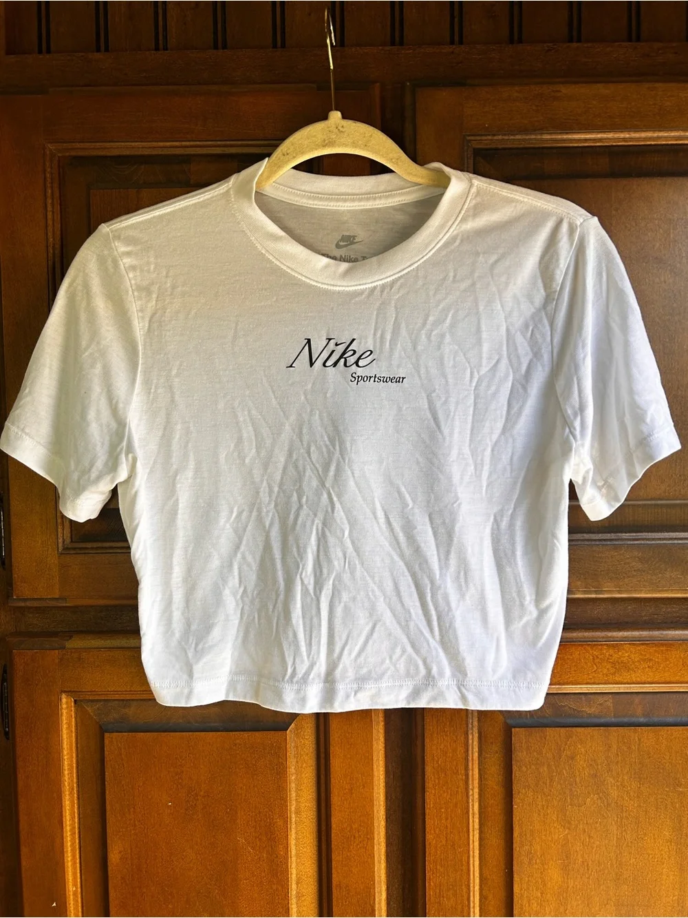 Nike Sportswear Women's white Cropped Crew Tee M